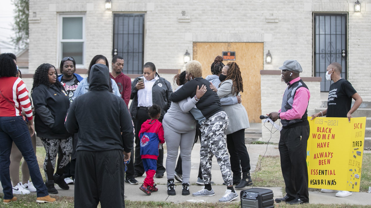 East St. Louis community rallies to support mom who lost children in apartment fire