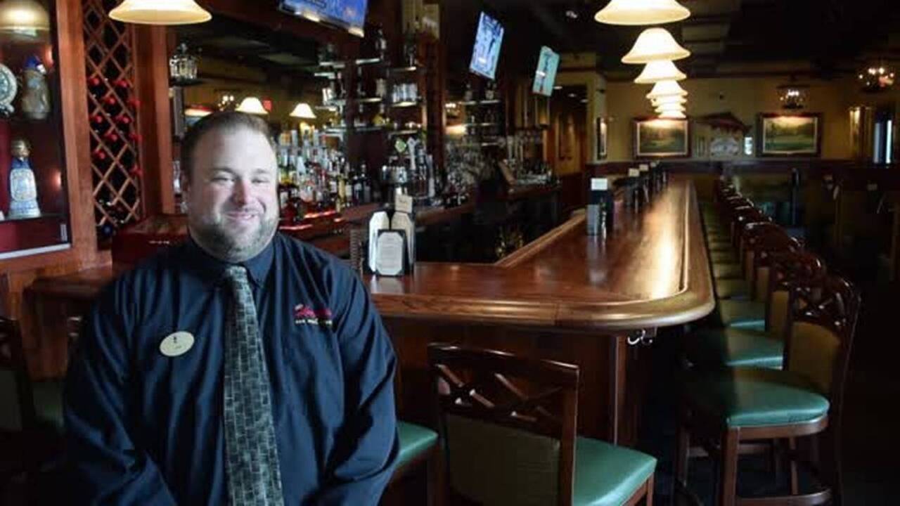 Philip Brown of Sam Snead's Oak Grill & Tavern talks bar, baseball cards and the best golf movie ever | Hot Pour