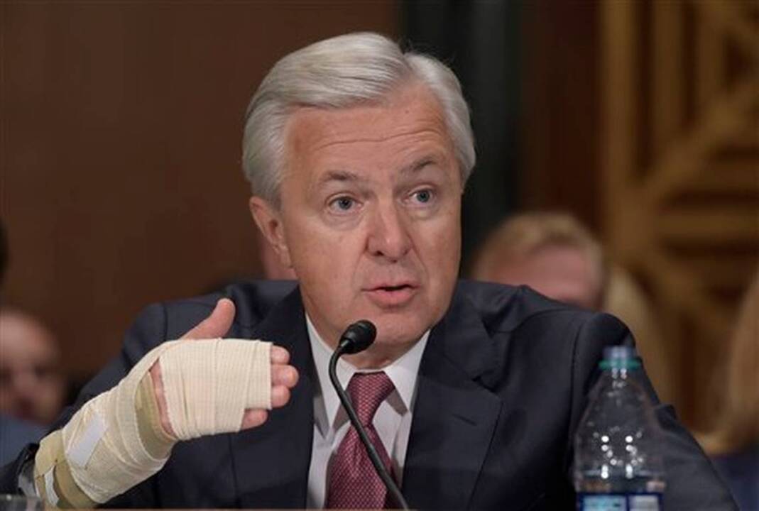 Elizabeth Warren to Wells CEO Stumpf: ‘You should resign’