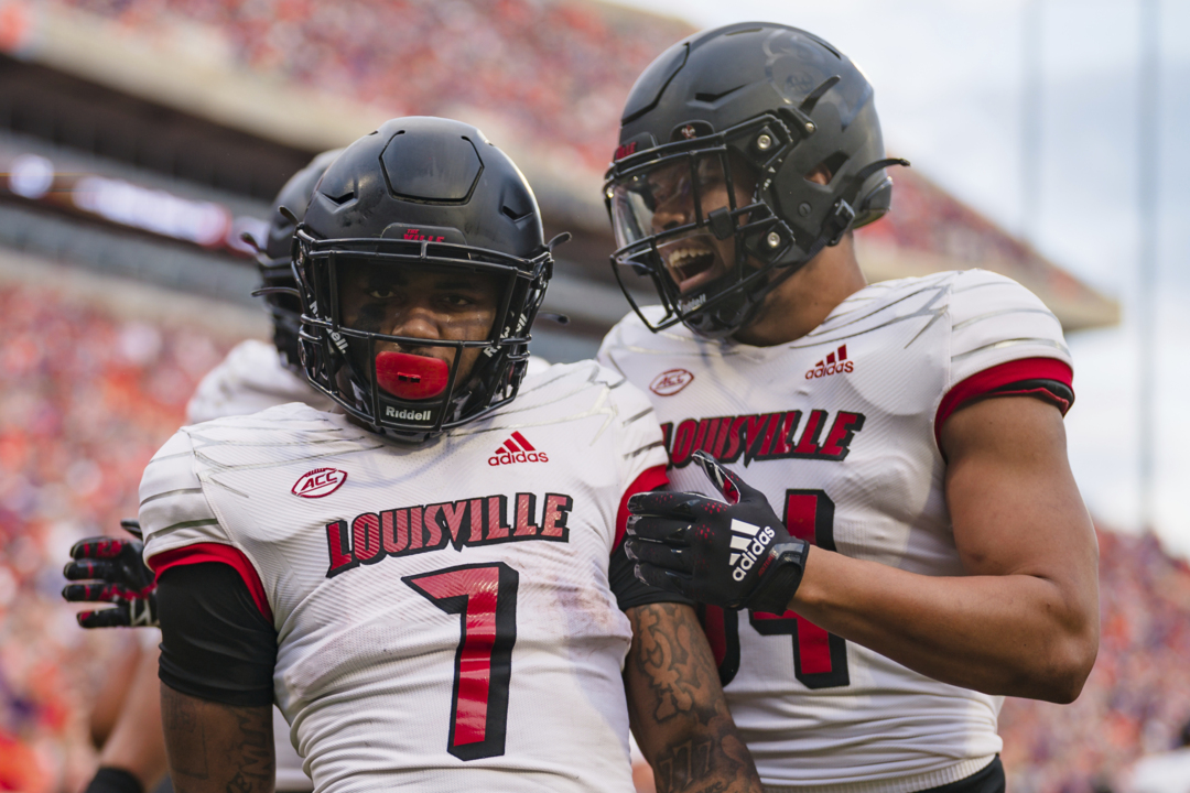 Kentucky football coach Mark Stoops says Louisville will be ‘confident’