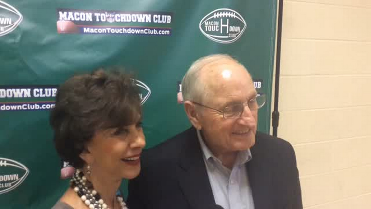 Vince Dooley is Georgia football. Naming Sanford Stadium’s field after him is overdue