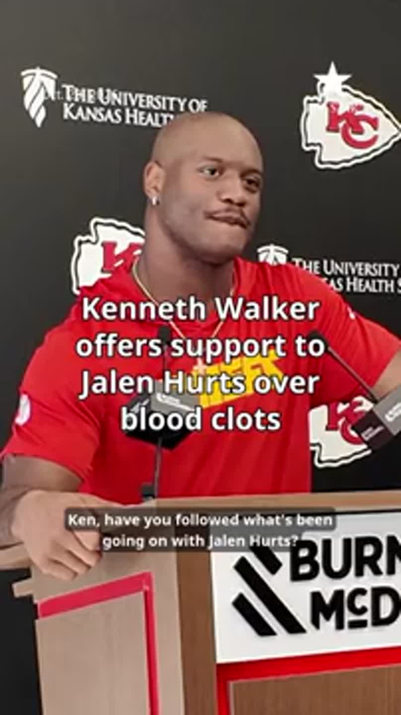 Kenneth Walker offers support to Jalen Hurts over blood clots