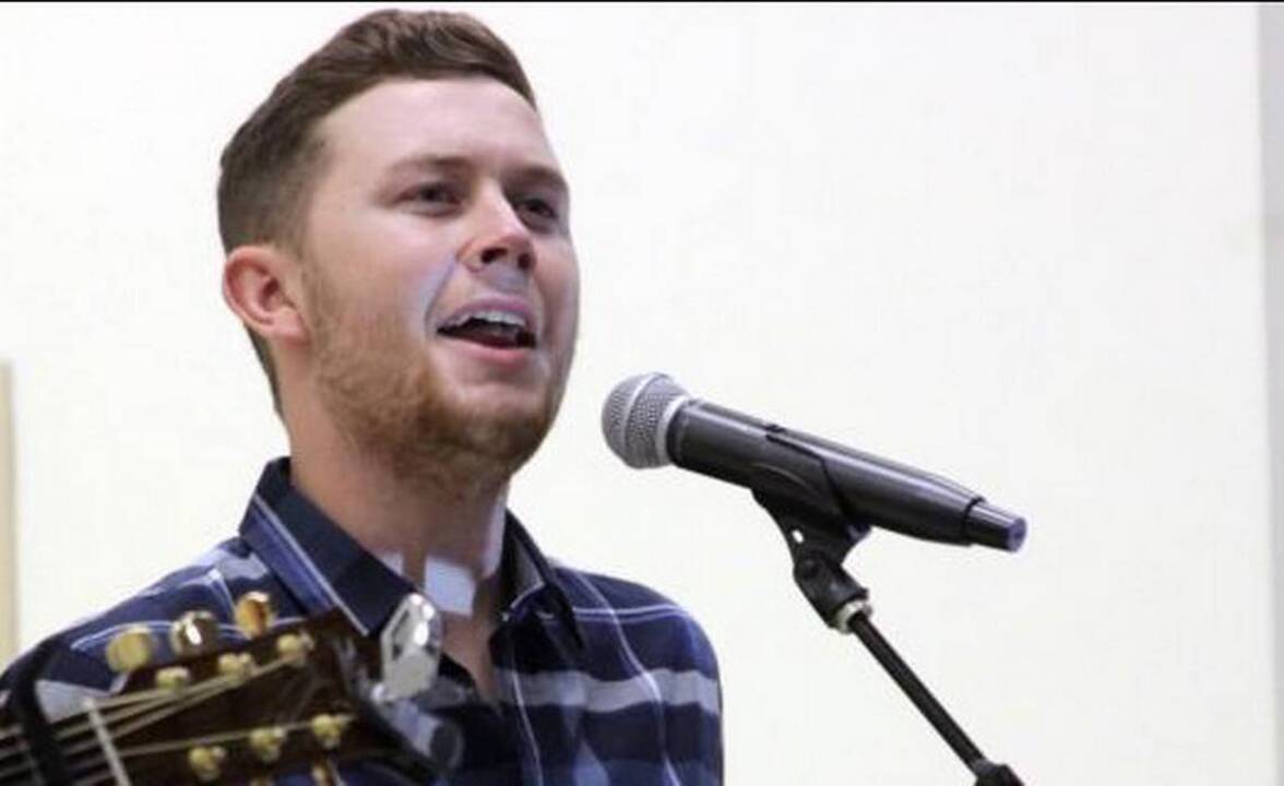 Scotty McCreery sings 'Five More Minutes' in Garner