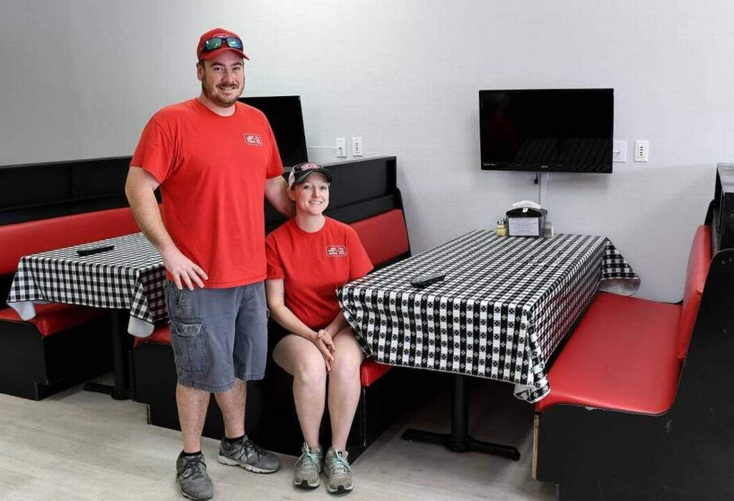 Forget N.Y. style. The specialty at this Bradenton restaurant is ‘Florida pizza’