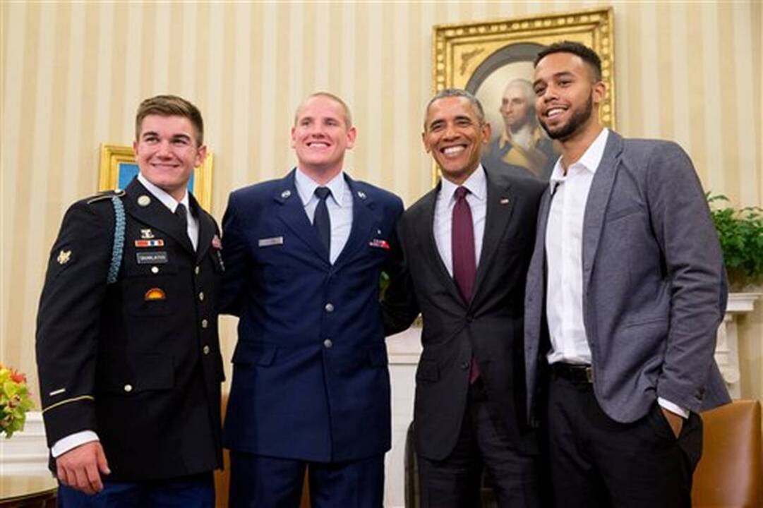Paris train heroes meet with President Obama
