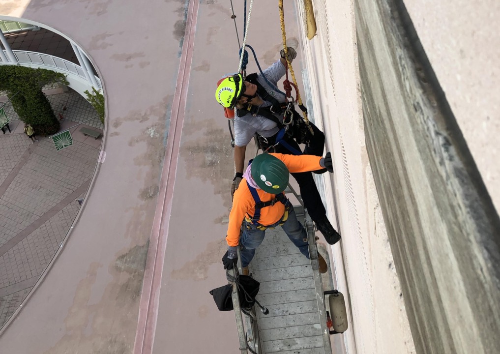Workers nearly fall from a 5-story building in Palmetto Bay