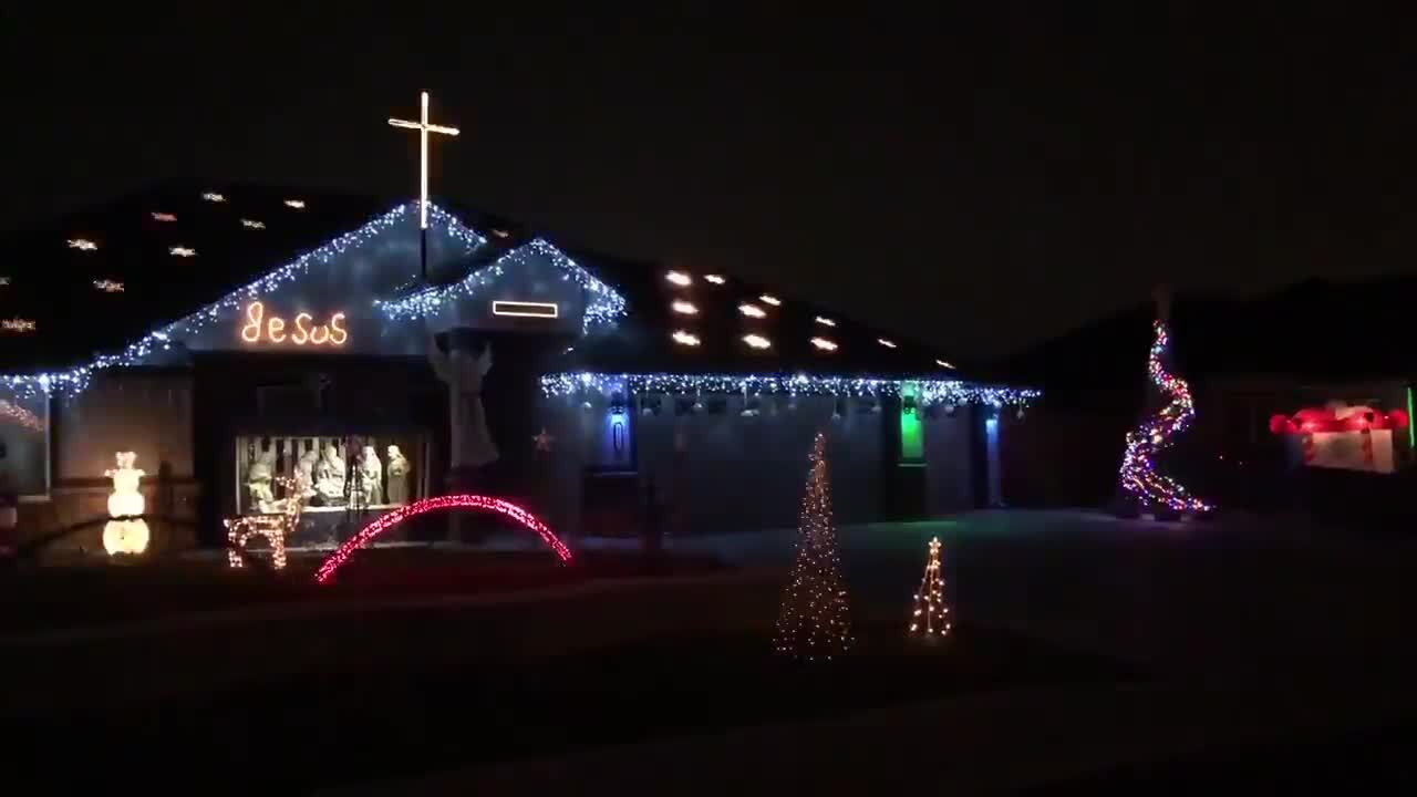 Christmas lights at 4110 Sahara Dr., Pasco