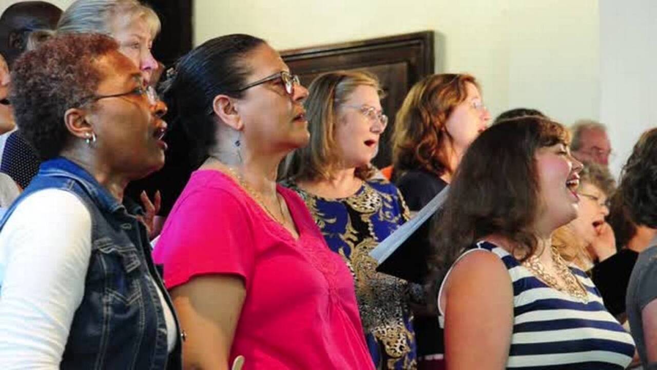 Black, white churches unite for worship service for the first time