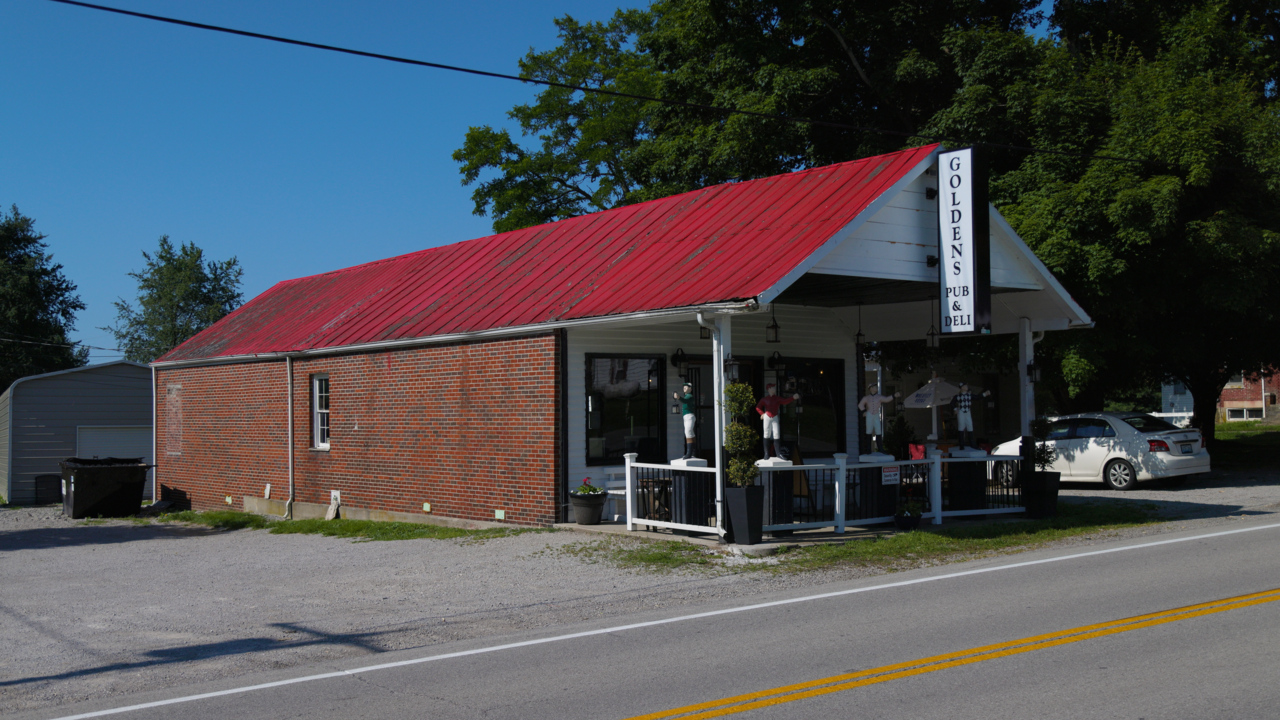 Nashville guitarist returns home to Georgetown, opens pub themed to horse racing, bourbon