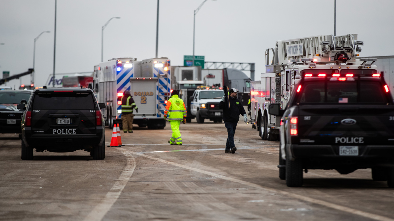 ‘Everything is iced’ Slick roads hampered rescue efforts during Fort Worth I-35W pileup