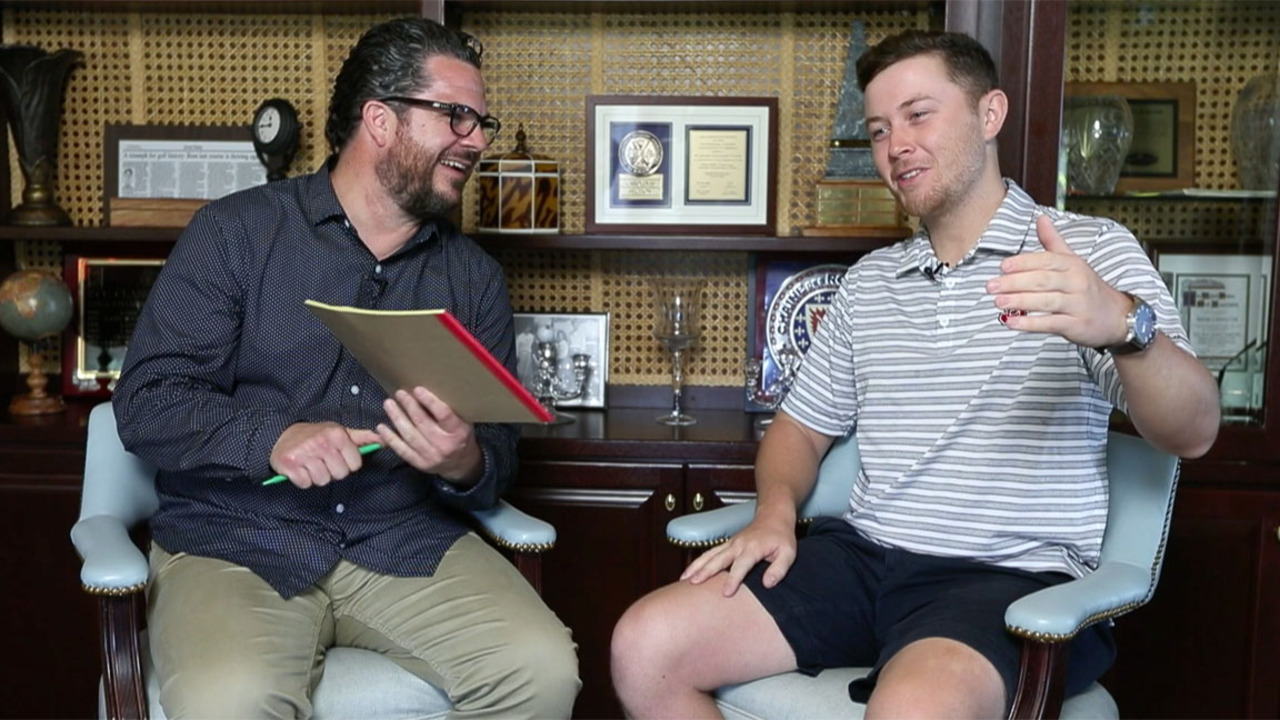 Scotty McCreery is on the beach, and No. 1 again