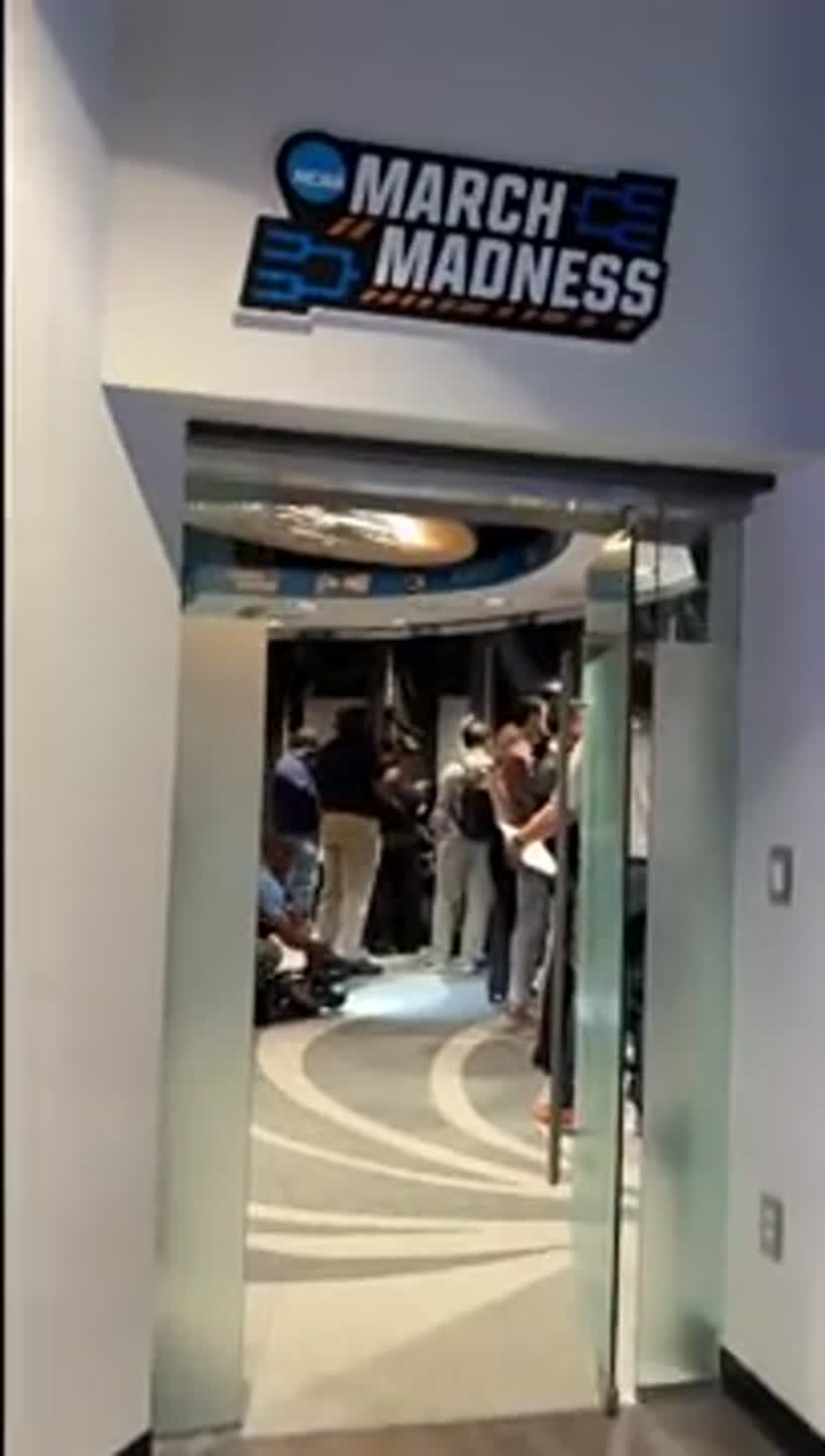 Inside Gamecocks WBB locker room for March Madness