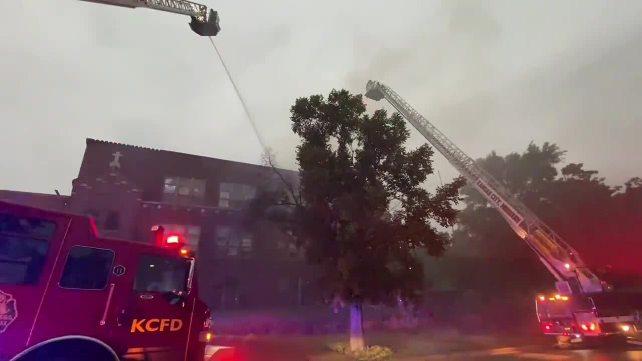 Kansas City firefighters battle blaze at abandoned school (Video ...
