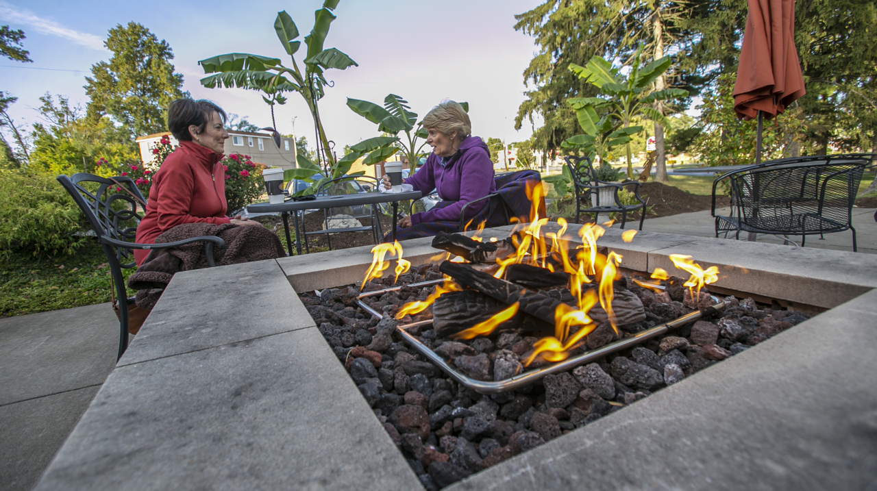 As fall arrives in southwest IL, restaurants finding ways to keep outdoor diners warm