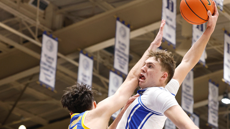 Watch Duke's Cooper Flagg make an amazing slam dunk