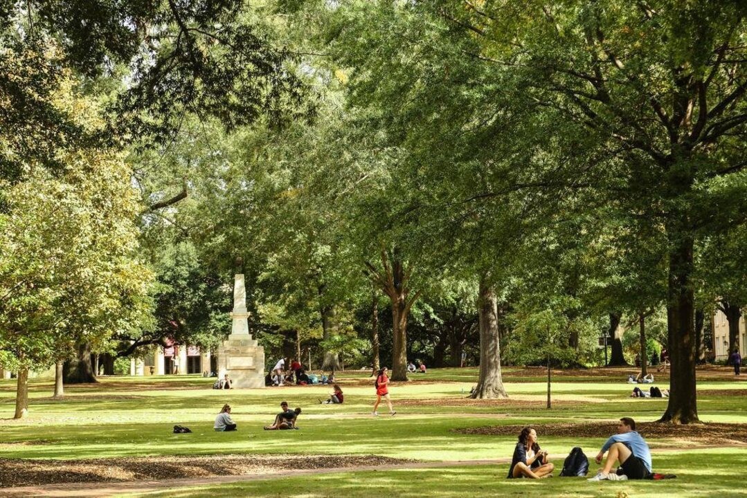 Civil rights icon will address USC winter graduates