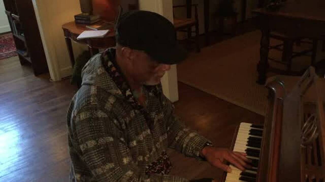 Ike keeps his fingers moving