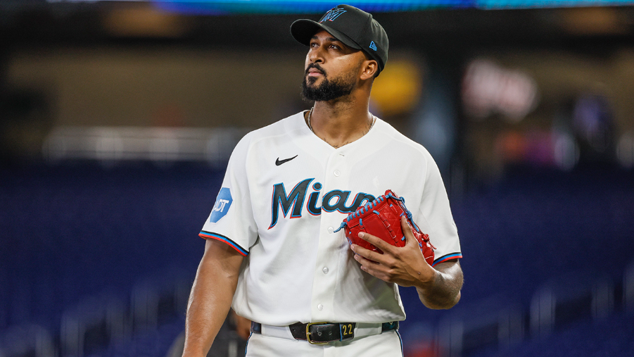 Sandy Alcántara contento con su juego completo ante Chicago