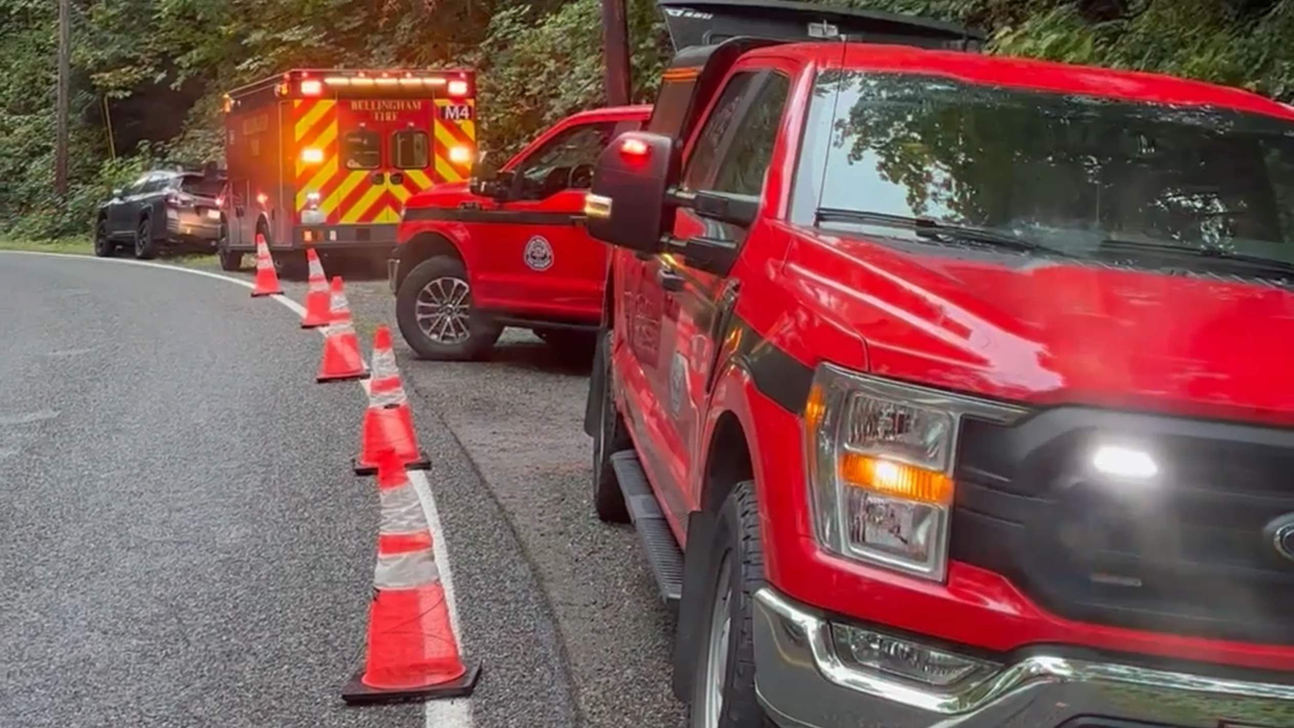 VIDEO: Emergency response crews assist in technical rescue of injured Bellingham mountain biker
