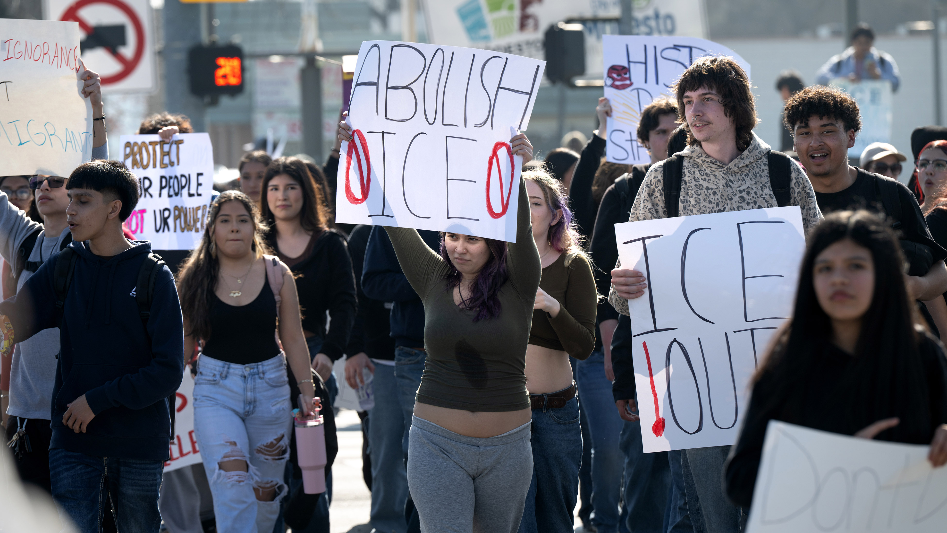 Modesto high school students protest ICE (Video) | Modesto Bee