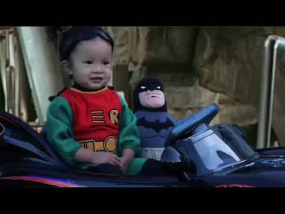 Man remakes Batman scenes with his young daughter