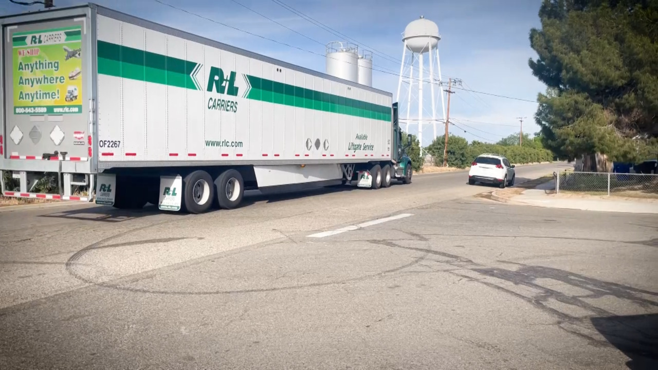 Do you live in south Fresno? Help us investigate trucks and air pollution