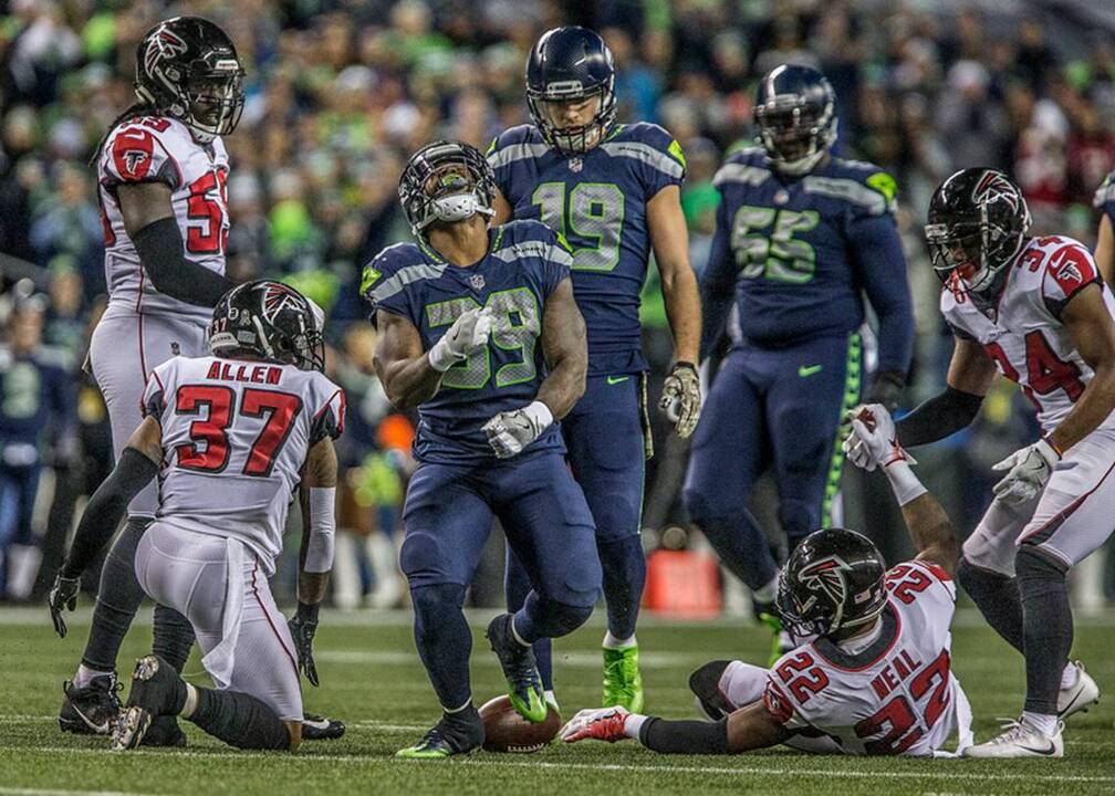 Mike Davis on his Seahawks' debut - and when he learned he was starting at running back