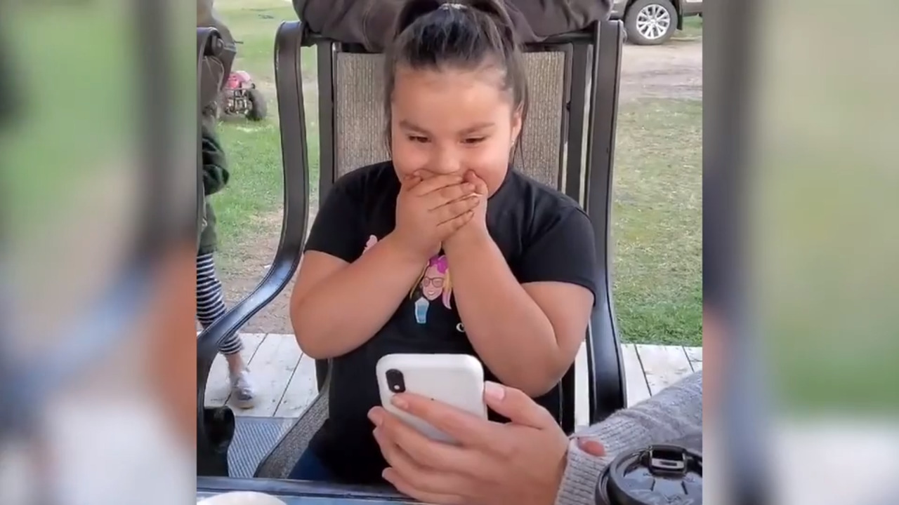 7-year-old hockey fan cries tears of joy as favorite NHL player wishes her happy birthday