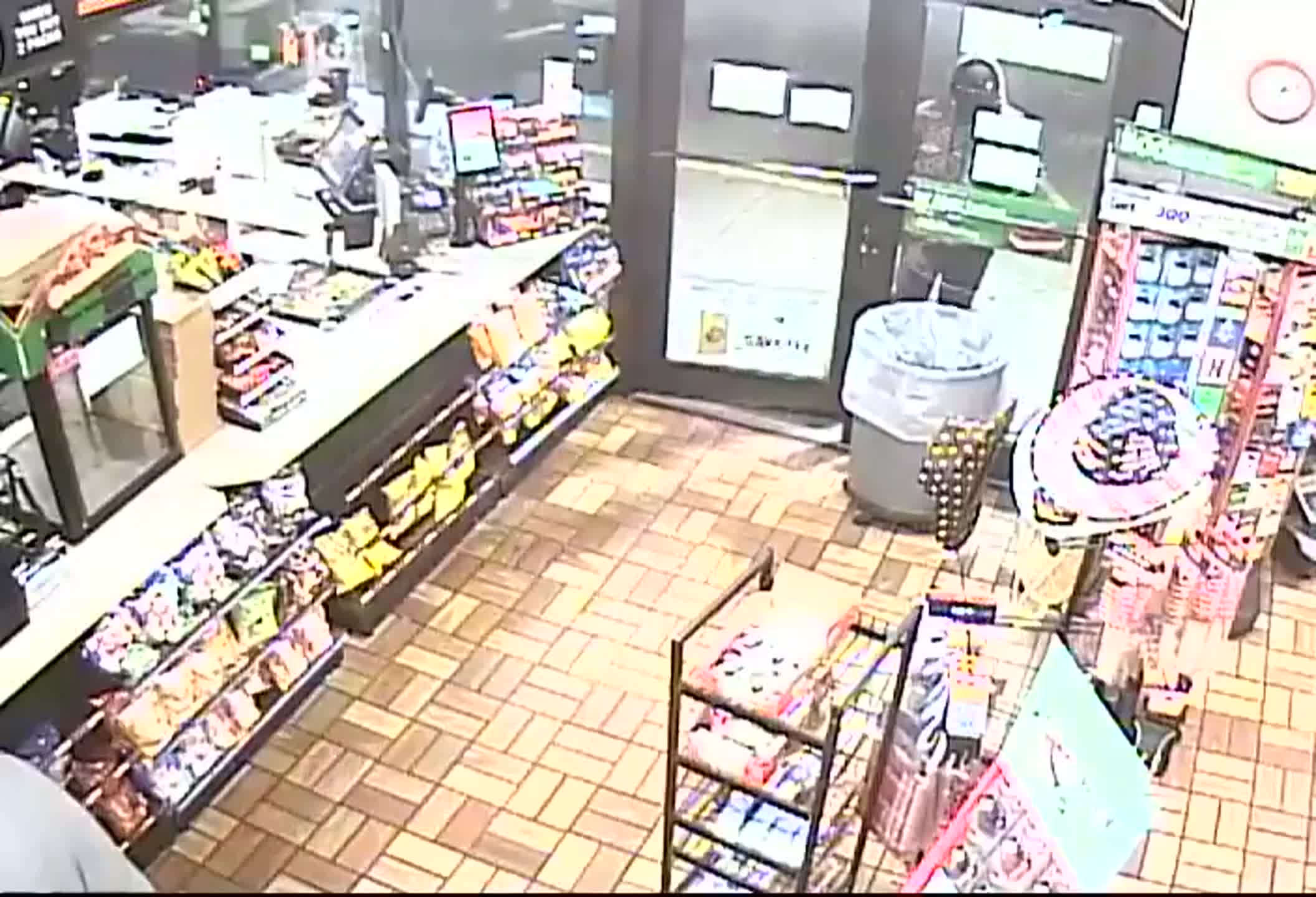 Lexington PD: Surveillance video shows suspect in gas station robbery ...