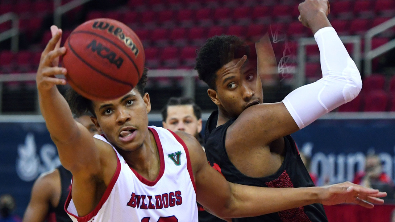Fresno State men’s basketball team had a double-digit lead on No. 25 San Diego State. See how it evaporated