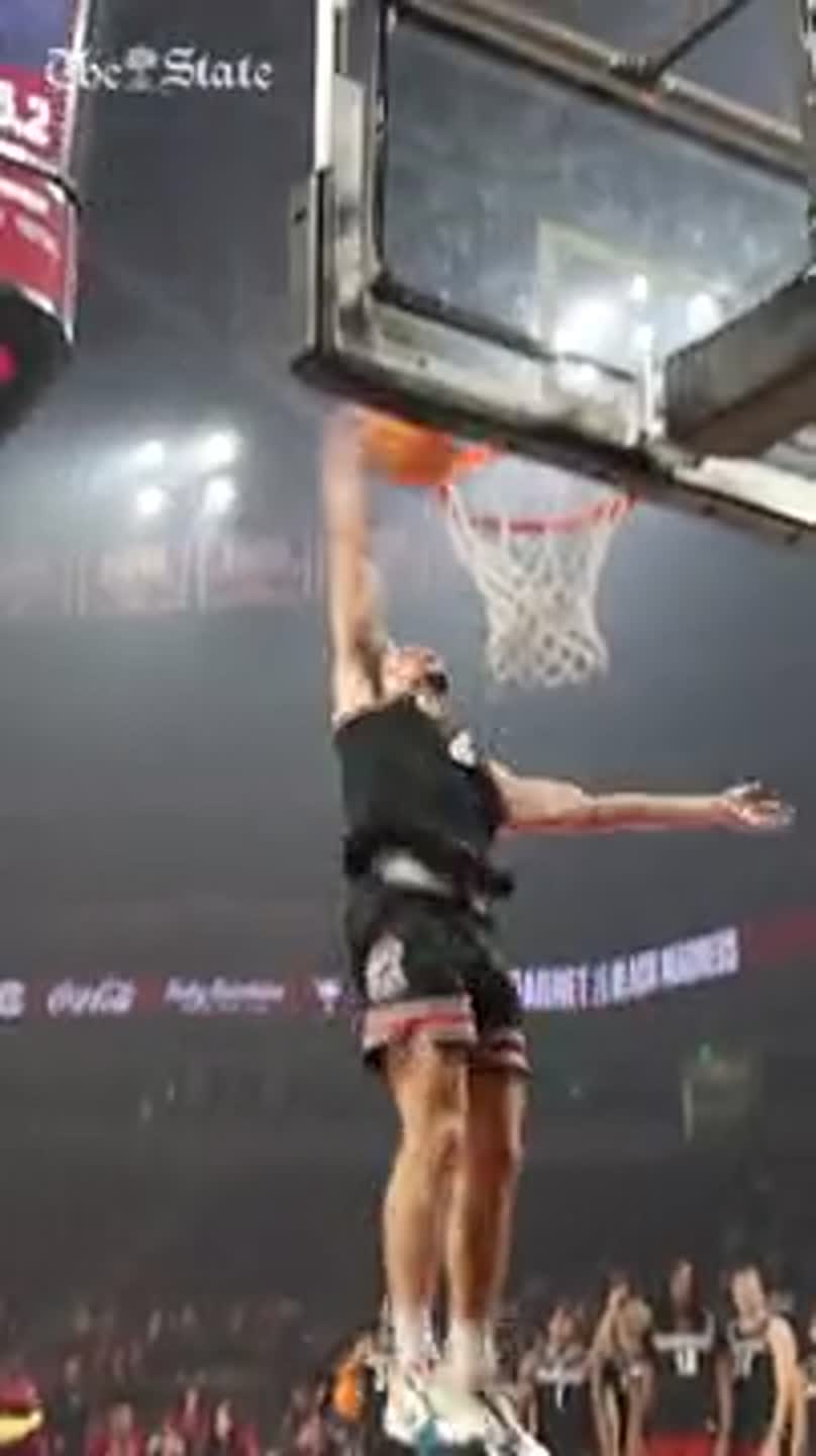 Gamecocks dunk contest kicks off basketball season at USC