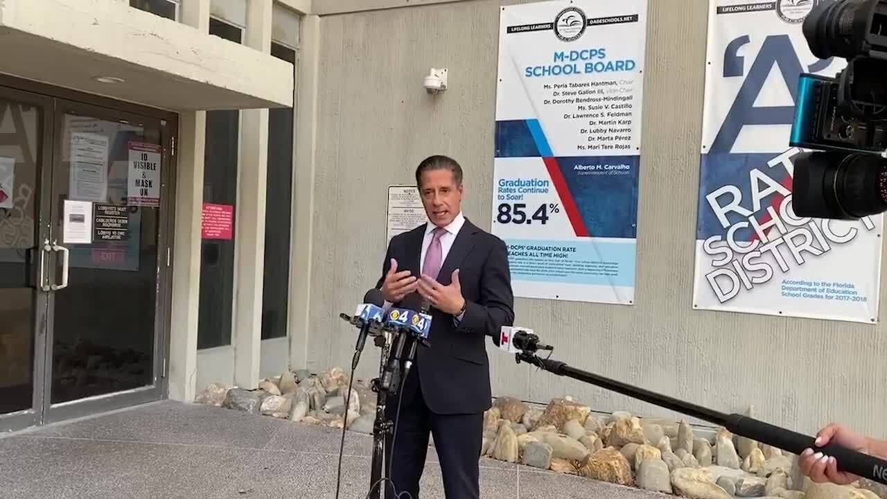 No se deben abrir escuelas de Florida con miles de niños infectados de coronavirus
