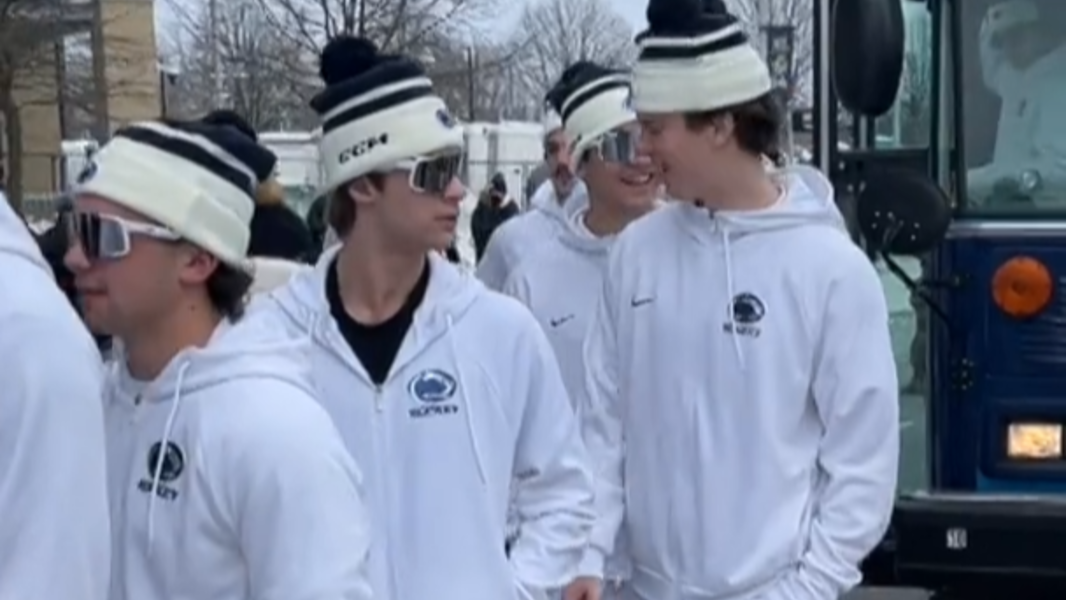Penn State men's hockey arrives at Beaver Stadium for game