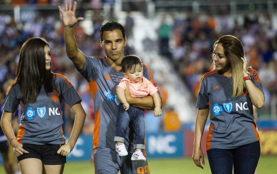 Sellout, signing make for pivotal week for RailHawks – DeCock