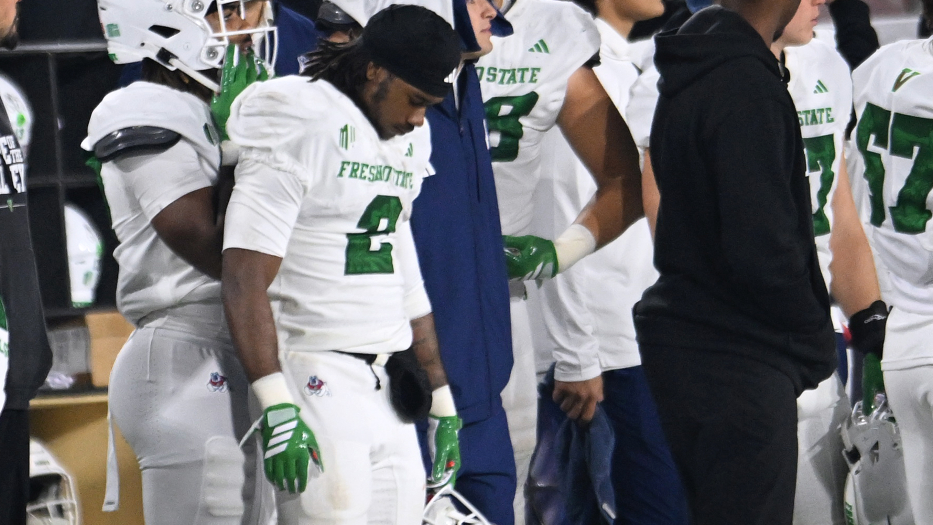 Watch two plays showing the highs and lows of Bulldogs game against Utah State