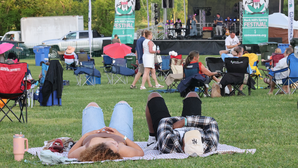 Thousands gather at Come-See-Me Moonlight Jazz & Blues