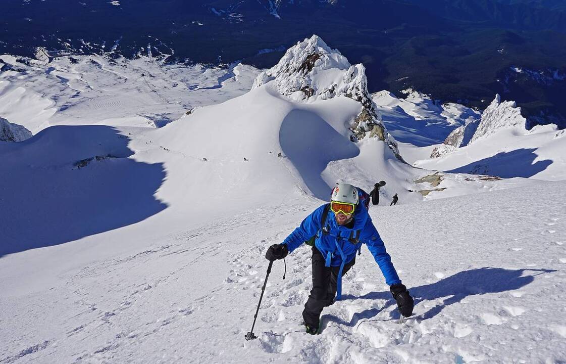 Climbing Oregon’s Mount Hood through the Hogsback route