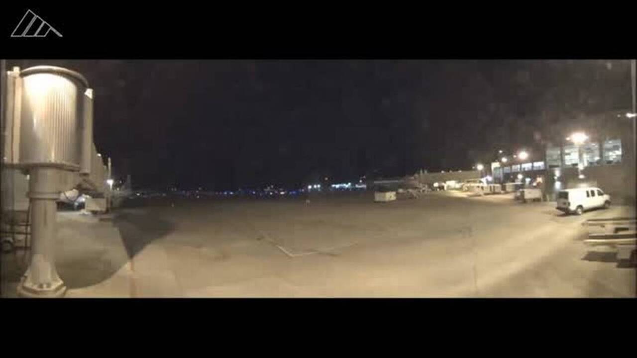 Meteor captured on video as it lights up sky