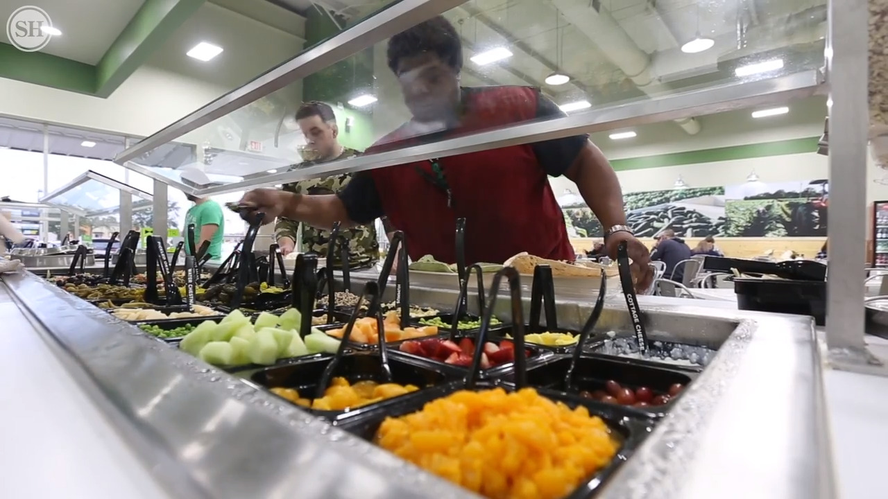 Want to eat healthy? Salad Station in D’Iberville is ready to serve you