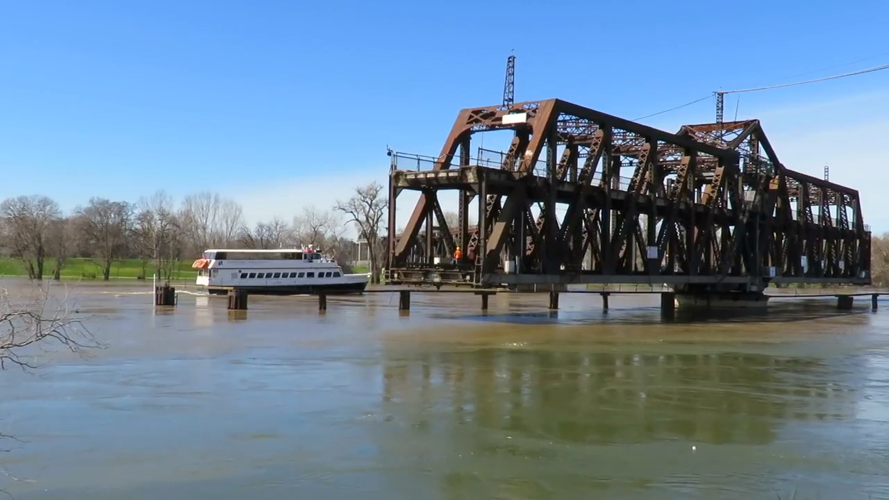 How high is the Sacramento River? Watch I Street Bridge open for 78-foot boat in Old Sac