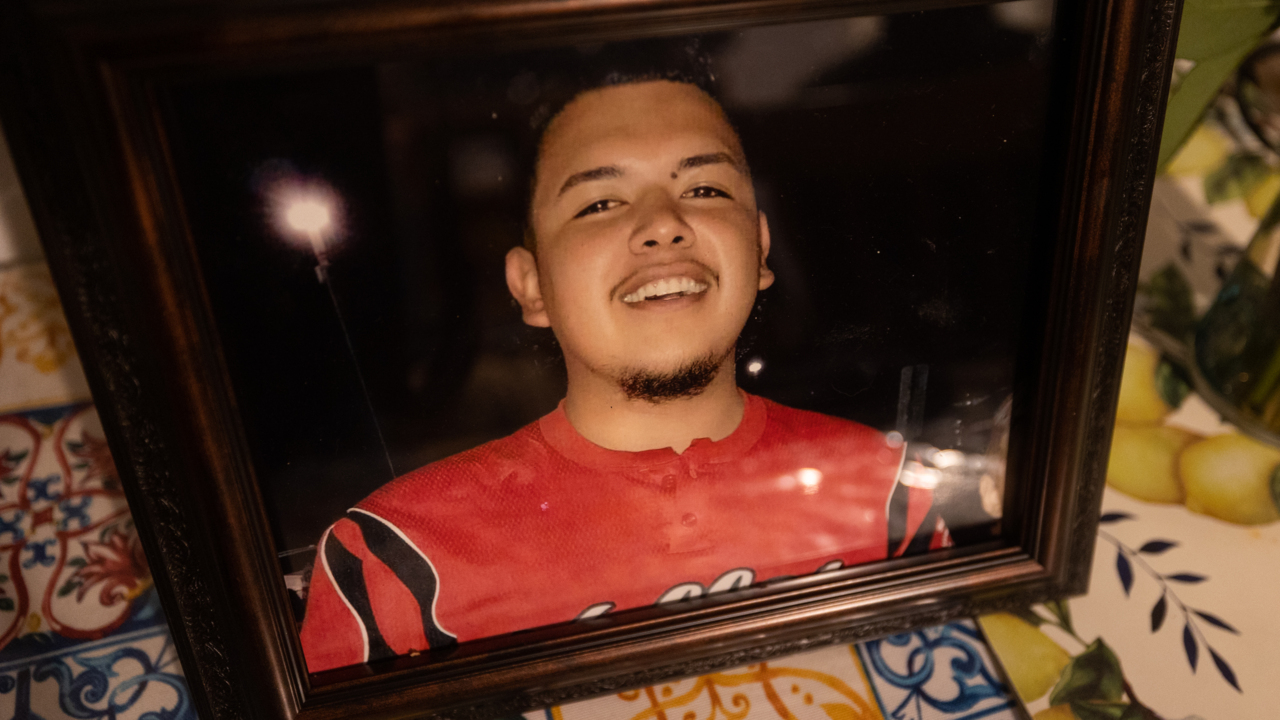 Una doctora de JPS desconectó a un paciente en coma pese a las protestas de su familia, según su padre