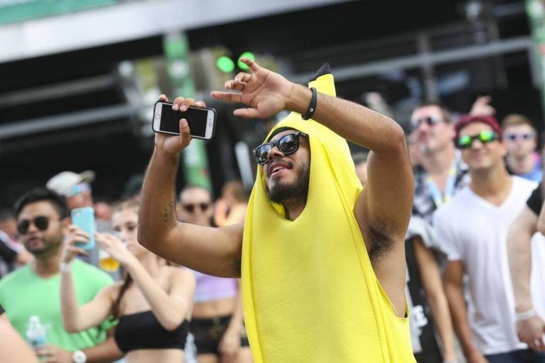 Crowds stream in for Ultra Music Festival in Miami