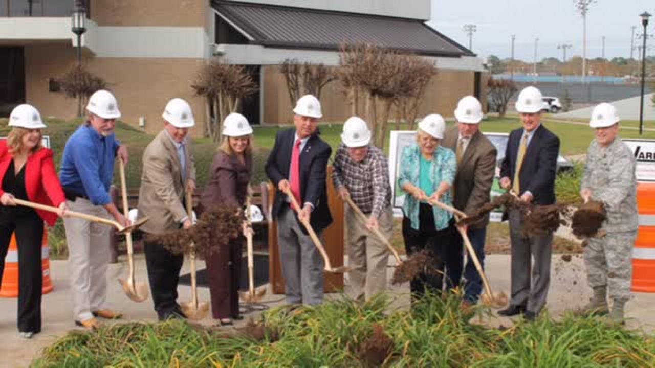 Warner Robins breaks ground on veterans park, City Hall renovations 