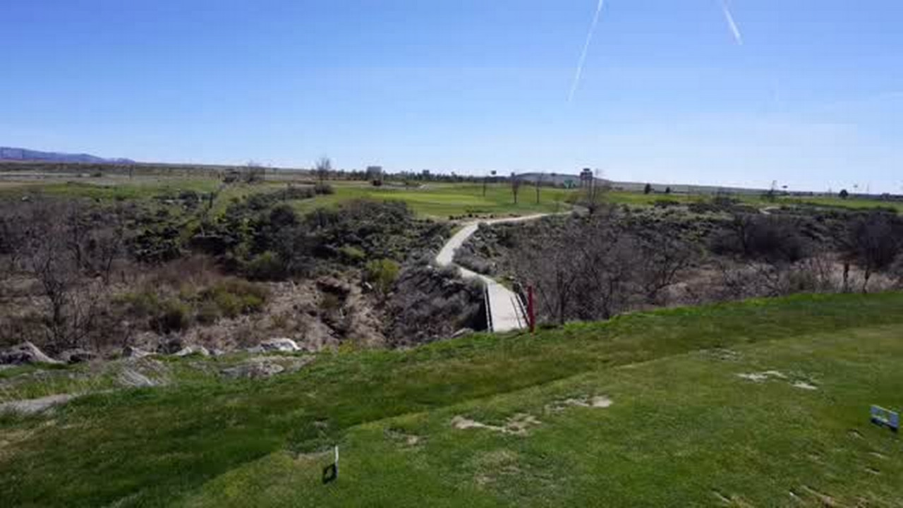 Golf video series features signature holes, swing tips