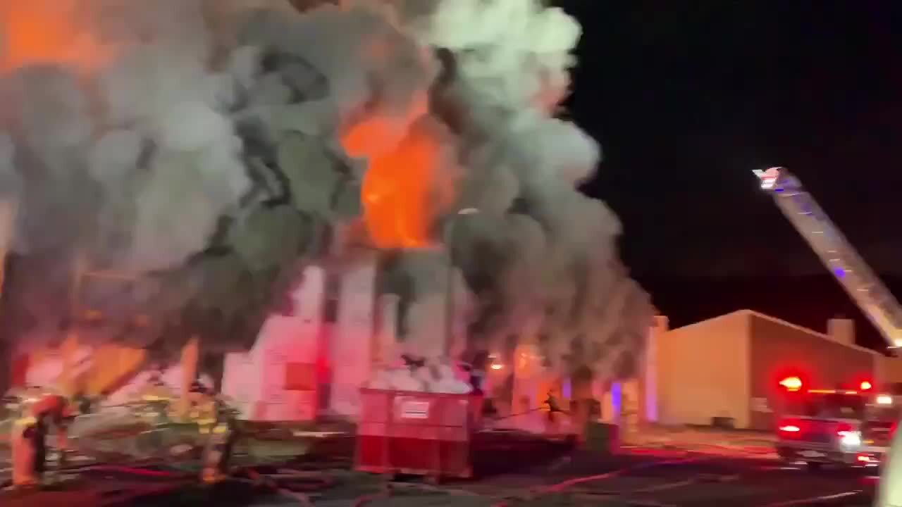 Massive fire breaks out in apartment complex in east Charlotte (Video ...
