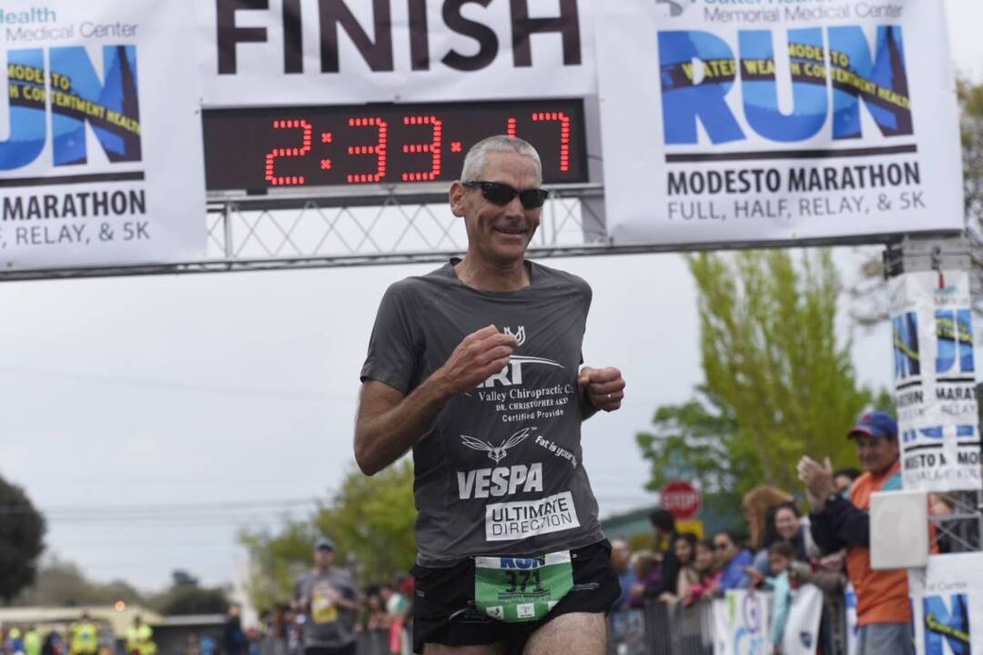Jon Olsen wins his third men’s Modesto Marathon