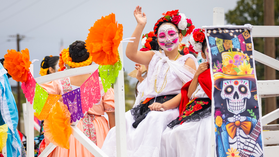 Color, culture, and celebration fill Fort Worth’s Northside for Día de los Muertos