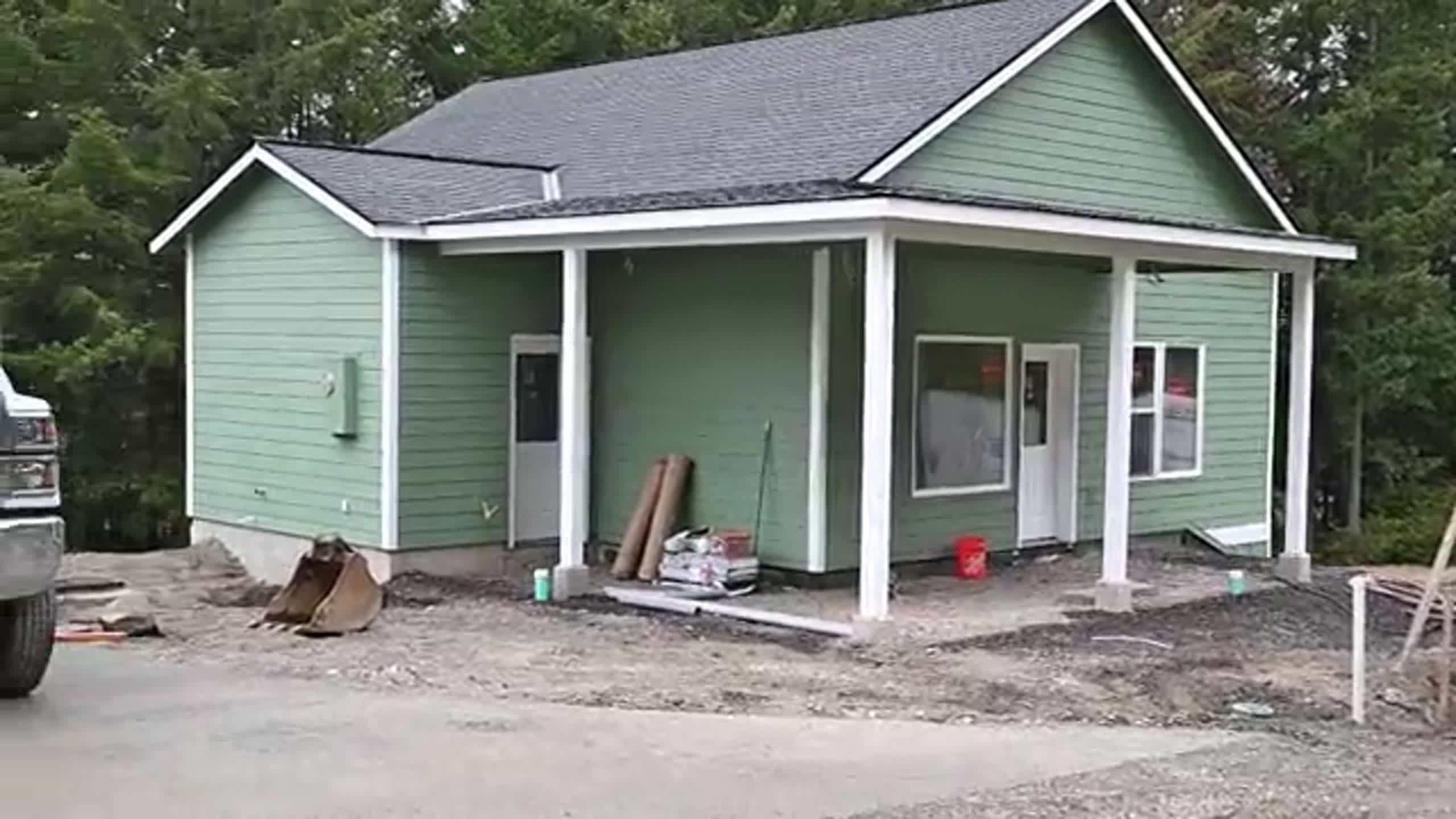 $290,000 houses with 3 bedrooms and 2 bathrooms near Gig Harbor? These two need buyers