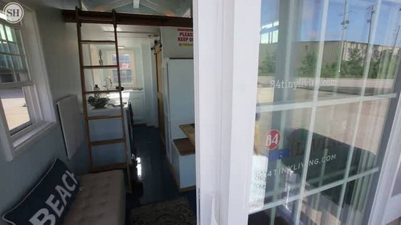 Tiny house attracts big crowd