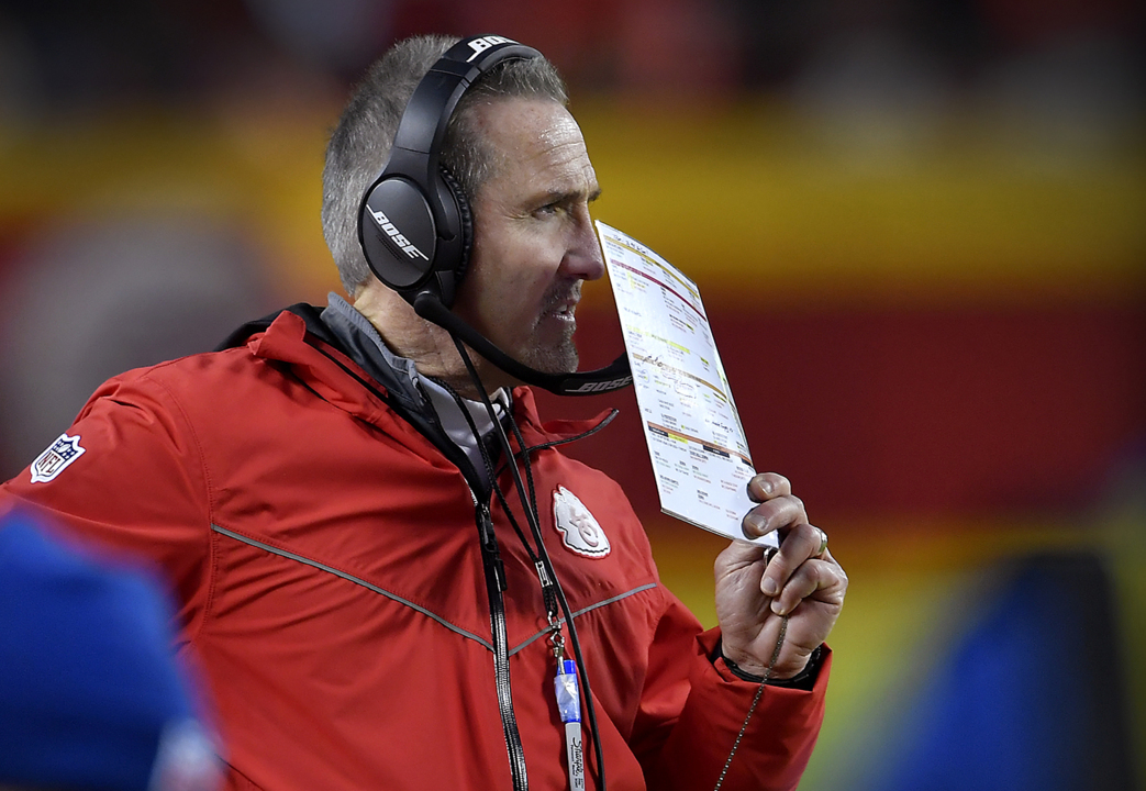 Steve Spagnuolo Spotlights Undrafted Linebackers as Camp Standouts in Chiefs Camp-phuongdung123